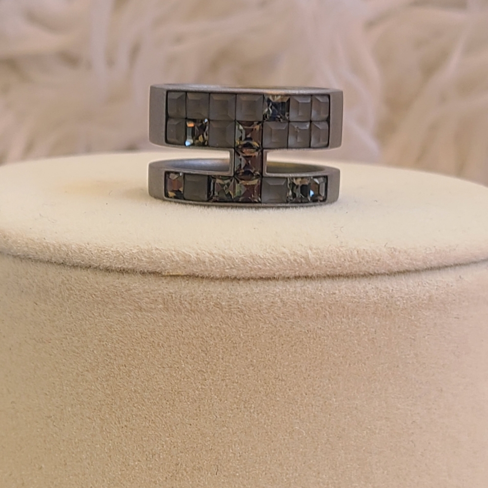 Swarovski Atelier Viktor & Rolf Frozen Crystals Ring Size 58/ 7 and 3/4